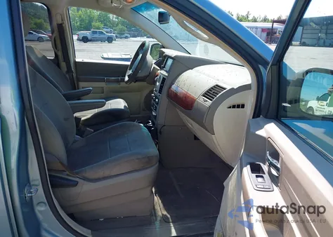 2009 Chrysler Town & Country Lx из США, поврежденный, VIN 2A8HR44E49R560475